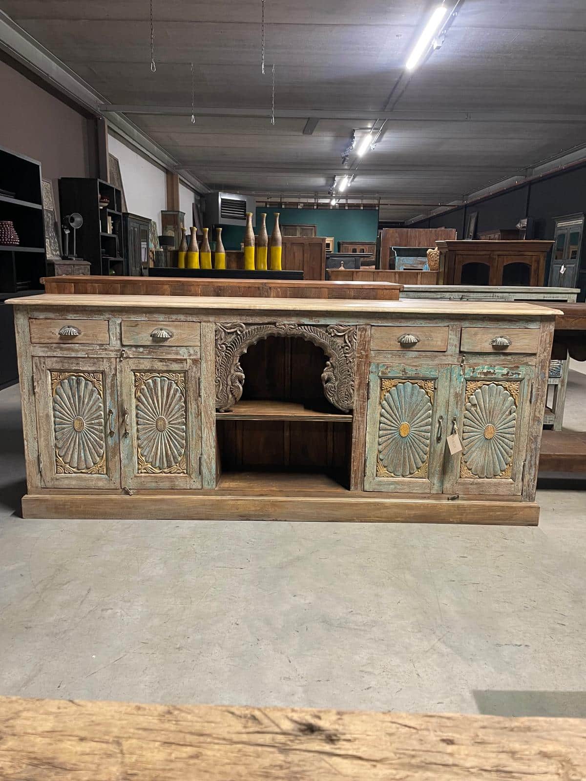 Uniek dressoir India
